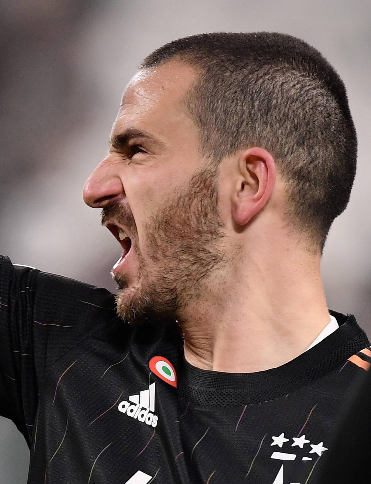 半岛体育官网平台-雷纳保神扑立下壮举，尤文图斯惨败出局的简单介绍