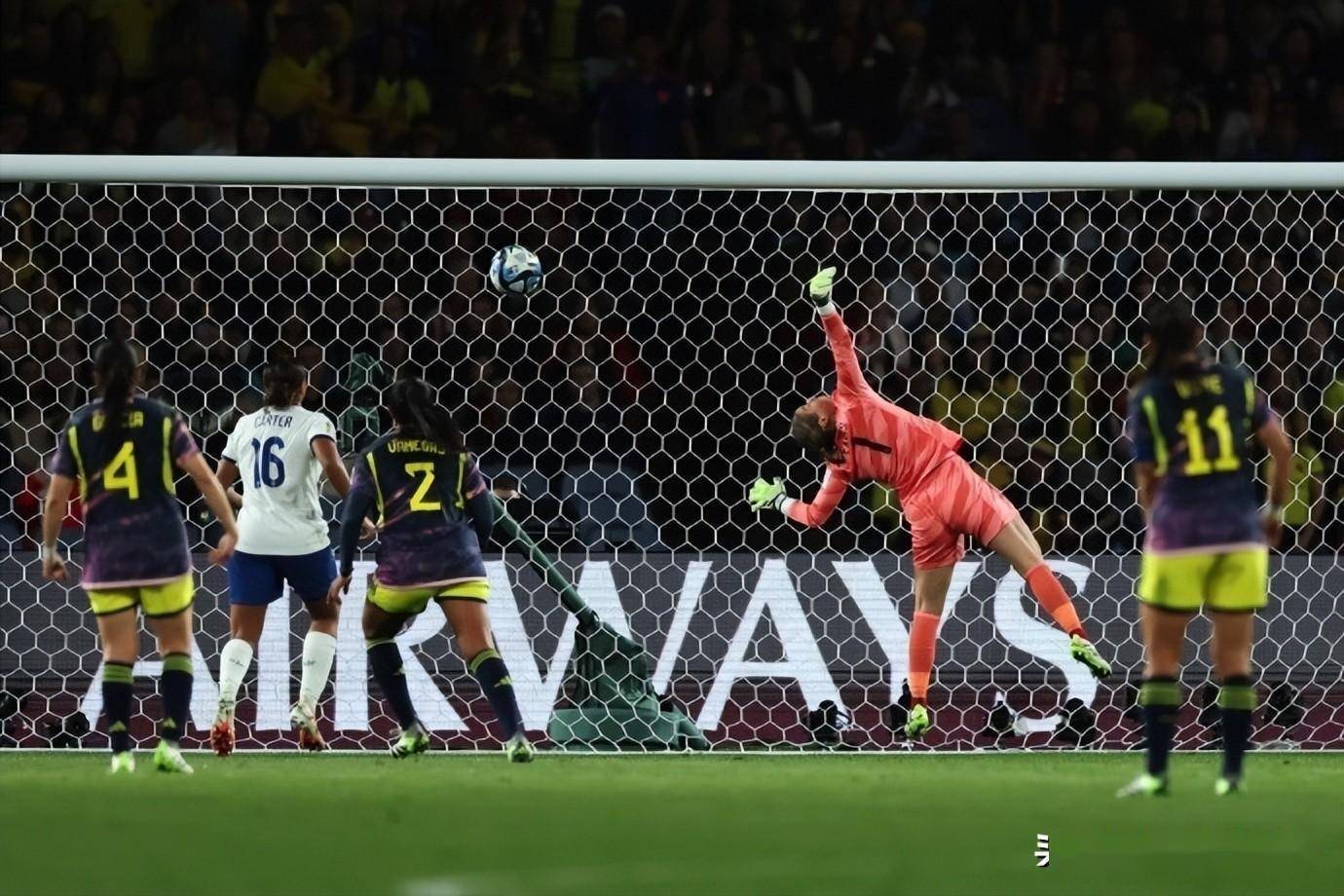 半岛平台官方网站入口-英格兰女足队长遭遇受伤，无缘半决赛