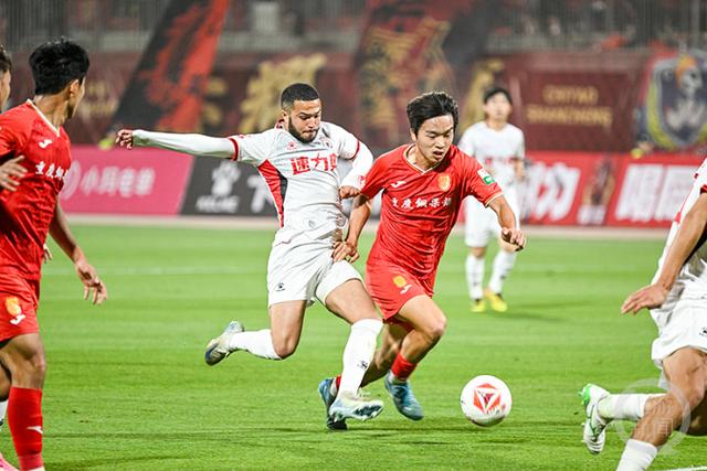 半岛体育官网平台-球队青训计划取得成果，新秀出色表现