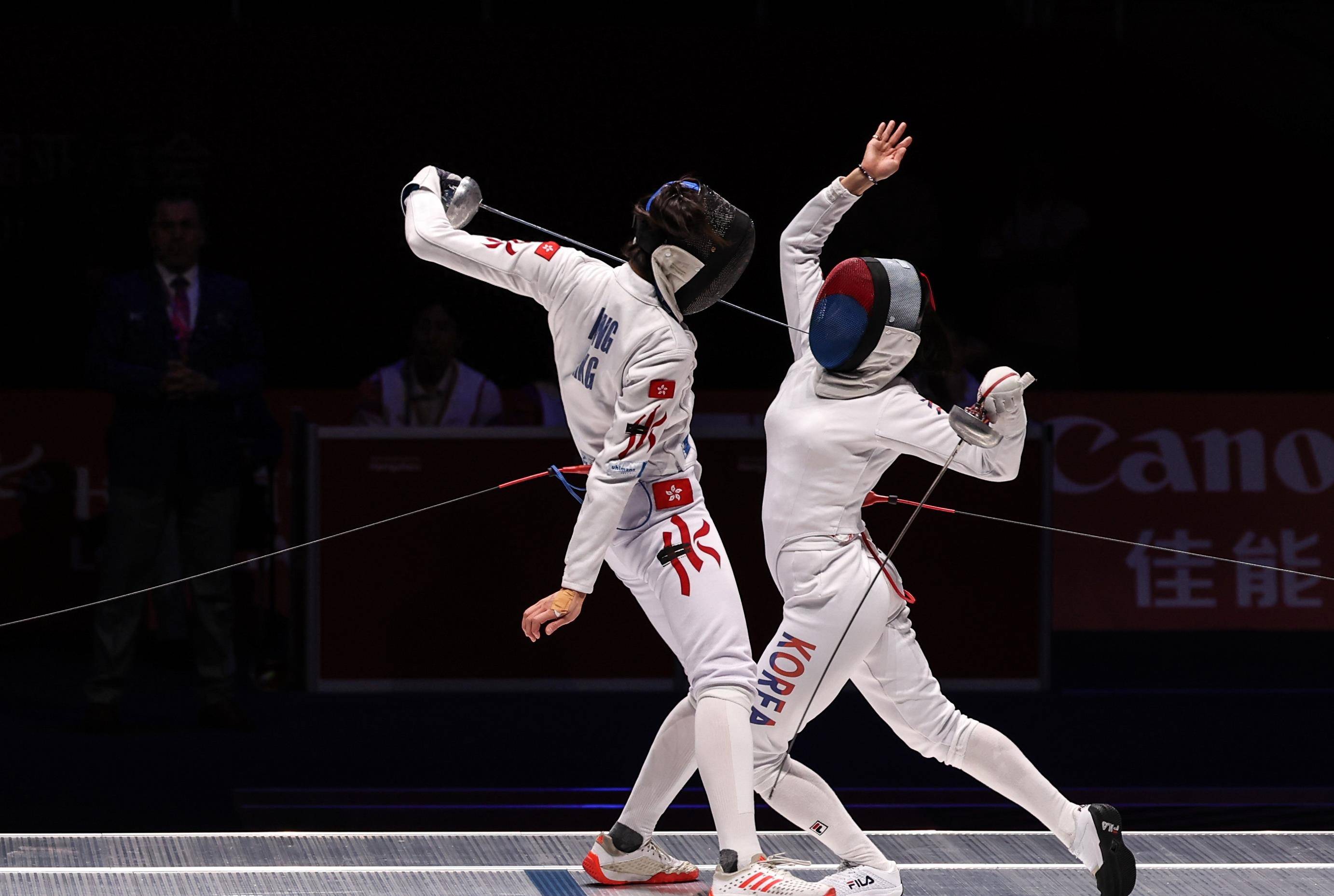 半岛体育下载入口官网-阿根廷击剑选手轻松过关，进入八强